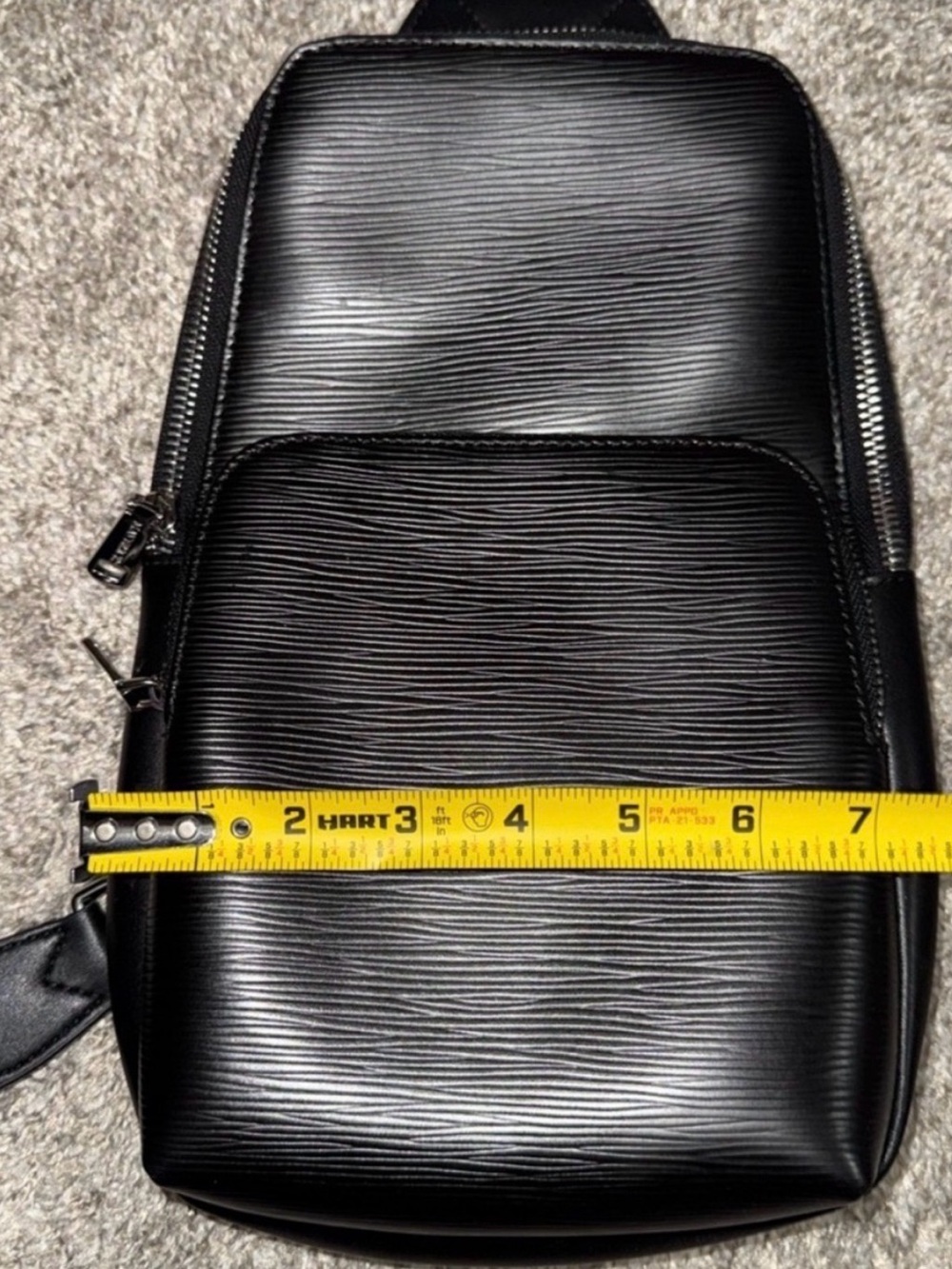 Maverick & Co. Noah Classic Sling Bag. - Picture 8 of 9